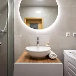 Alure Residences 15 & 24h Self Check-in, Private Parking In Front Of The Building Included, New Building, Center