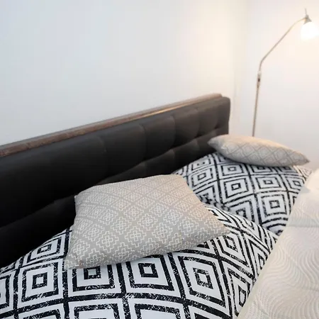 Alure Residences 15 & 24h Self Check-in, Private Parking In Front Of The Building Included, New Building, Center Апартаменты