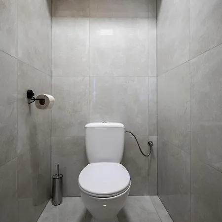 Alure Residences 15 & 24h Self Check-in, Private Parking In Front Of The Building Included, New Building, Center Banská Bystrica