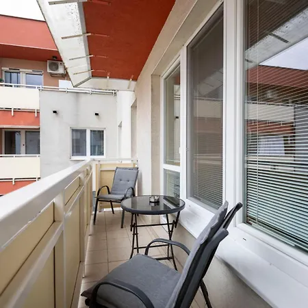 Alure Residences 15 & 24h Self Check-in, Private Parking In Front Of The Building Included, New Building, Center Appartement *